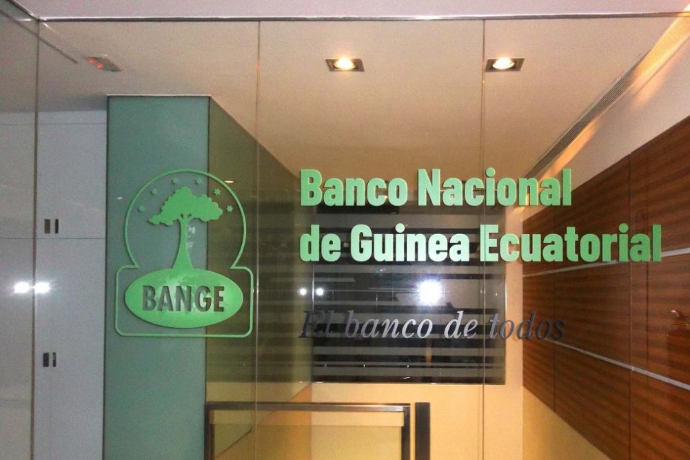 qué es lo que no puede faltar en un vinilo de interior para oficina